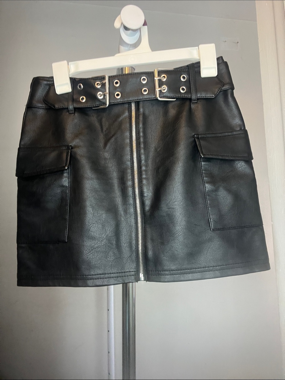 Women’s Faux Leather Black Mini Skirt Size Small Zip Front with Belt